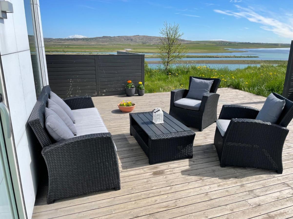 Brun Villa Laugaras Exteriör bild