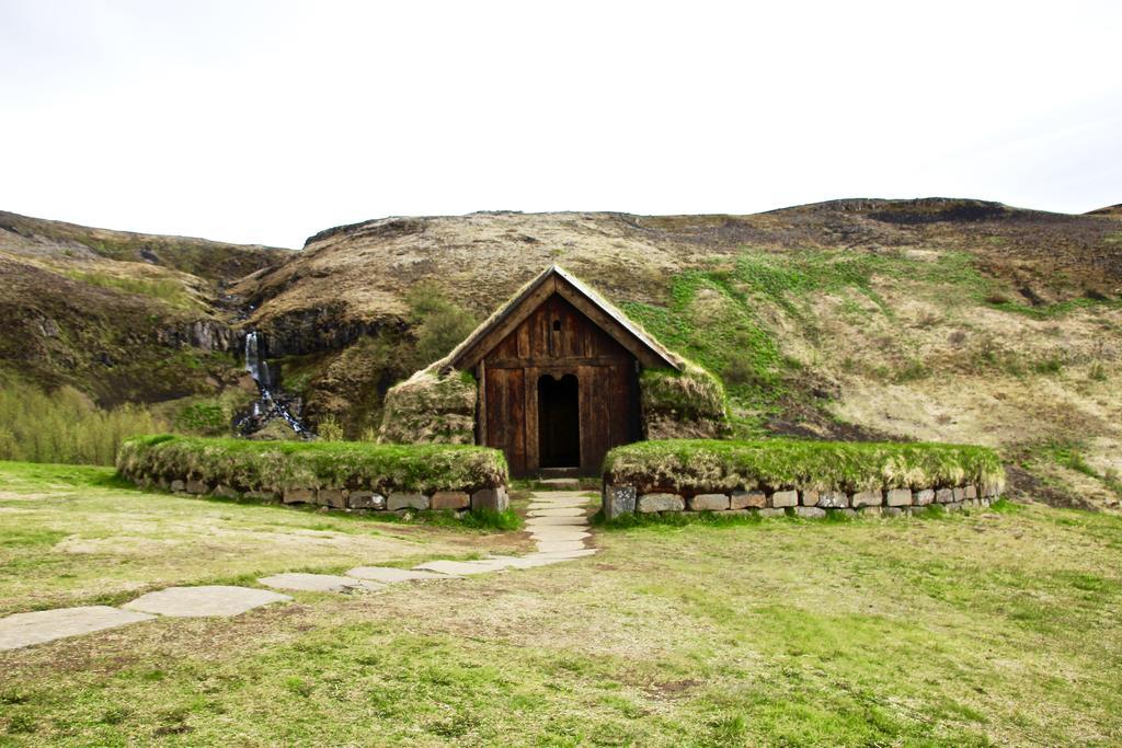 Brun Villa Laugaras Exteriör bild