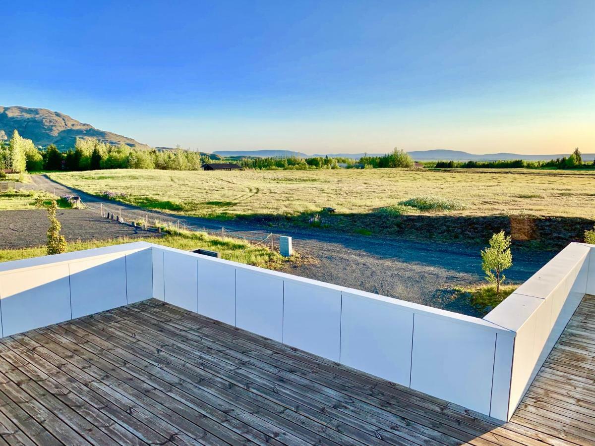 Brun Villa Laugaras Exteriör bild