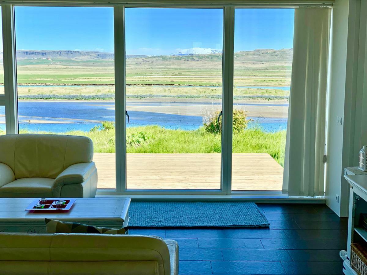 Brun Villa Laugaras Exteriör bild
