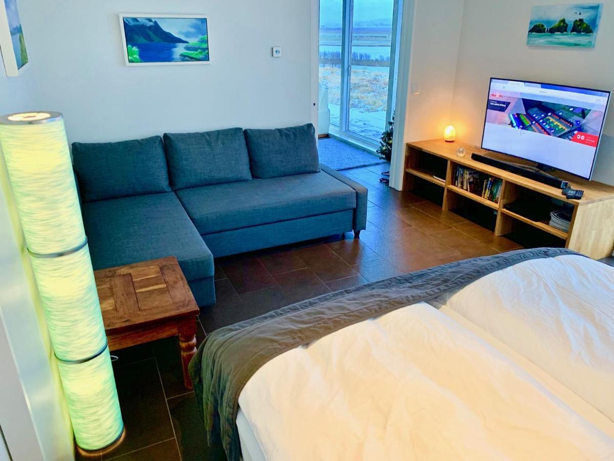 Brun Villa Laugaras Exteriör bild
