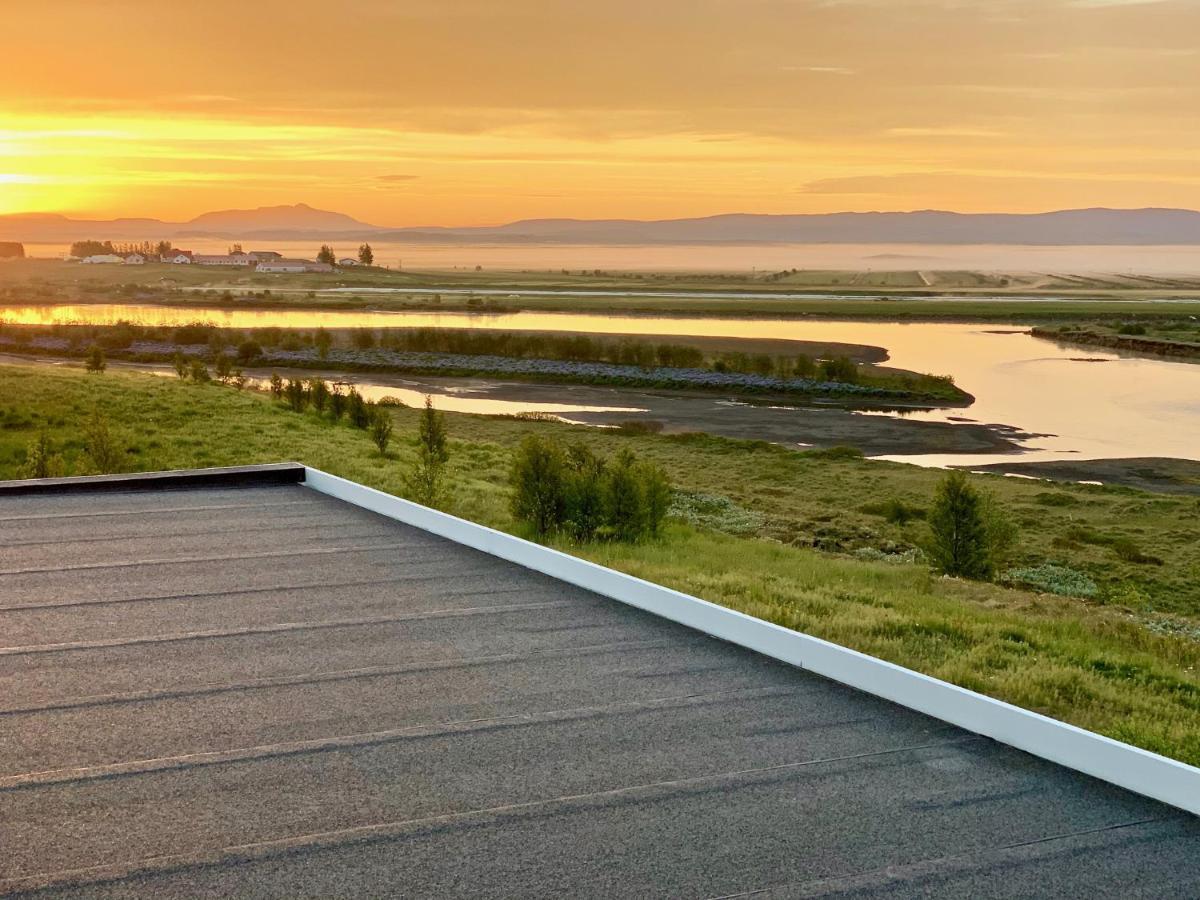 Brun Villa Laugaras Exteriör bild