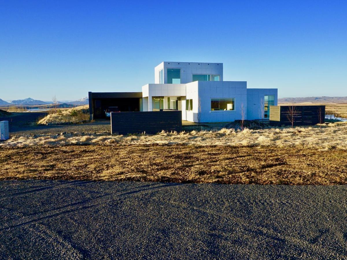 Brun Villa Laugaras Exteriör bild